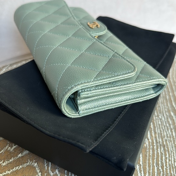 CHANEL L-GUSSET FLAP WALLET - Picture 14 of 15